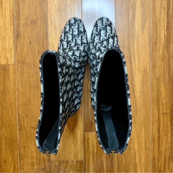 NWB Di0R (Inspired) Heeled Logo Booties *Size 40/8.5 - Picture 12 of 16